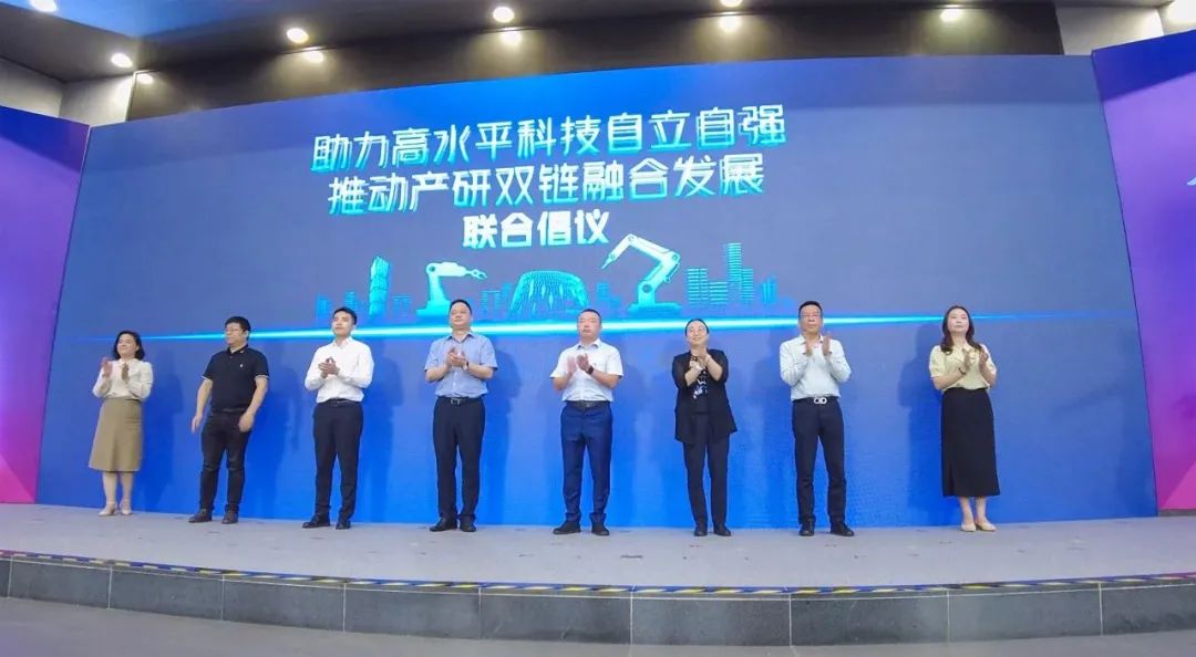 科技领衔，，，，，，智造南海 | 2023年工业科技推进大会，，，，，，pg电子模拟器集团再次荣获多项声誉！